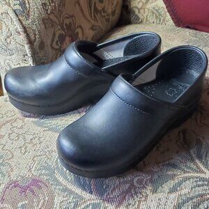 Dansko Black Leather Clogs, Women's 7/37
